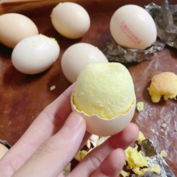 可愛(ài)軟萌的蛋殼小蛋糕，健康有營(yíng)養(yǎng)，小朋友很愛(ài)吃